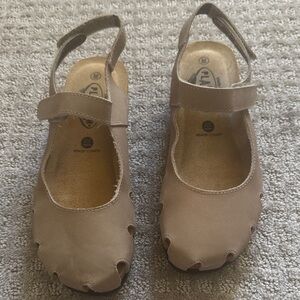 Plankton closed toe sandals 38